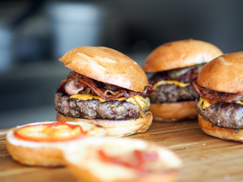 Jak przygotować domowe hamburgery?